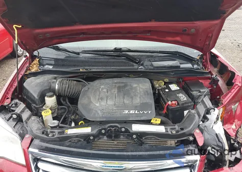 2011 Chrysler Town & Country Touring-L из США, поврежденный, VIN 2A4RR8DG4BR749714